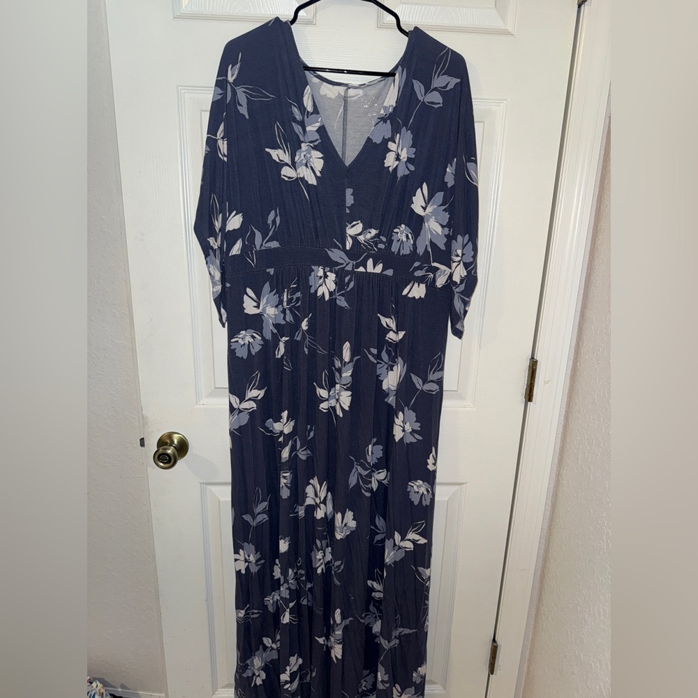 Isabel Maternity by Ingrid & Isabel Navy and White Floral Maxi Dress